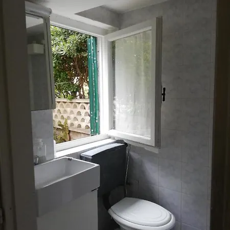 A Pochi Metri Dal Mare... *